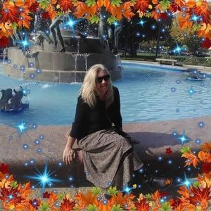 Meet your Posher, Dena